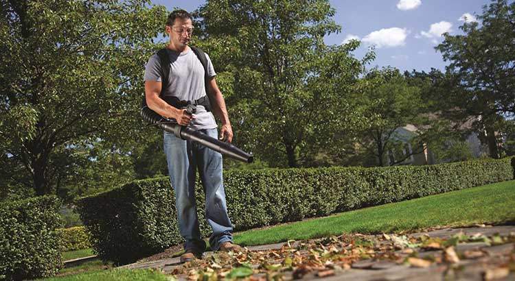 Advantages of 4 stroke leaf blowers