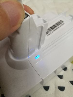 dyson v6 battery light